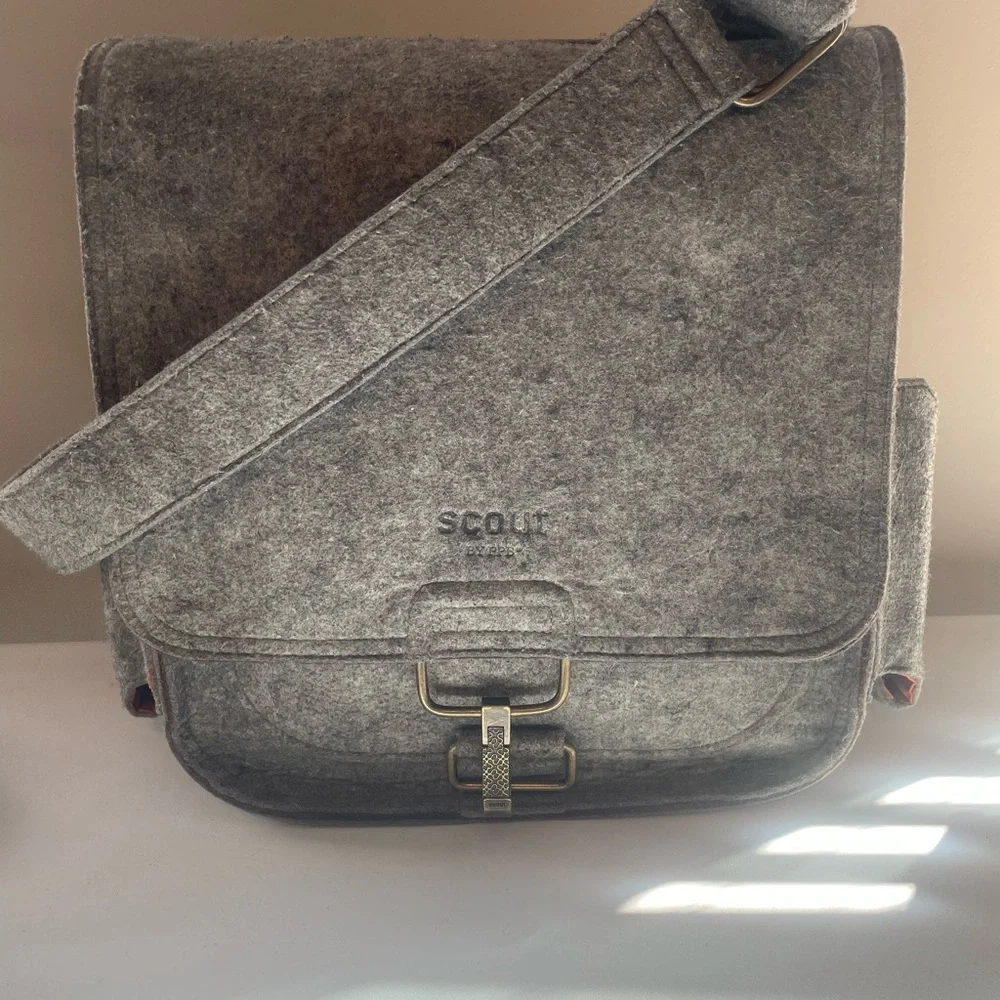 Petunia Pickle Bottom Gray Kids Messenger Bag - Picture 1 of 5